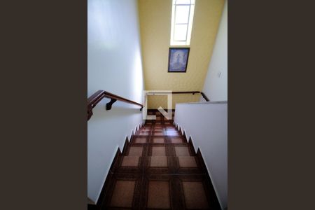 Casa à venda com 266m², 4 quartos e 3 vagasEscada