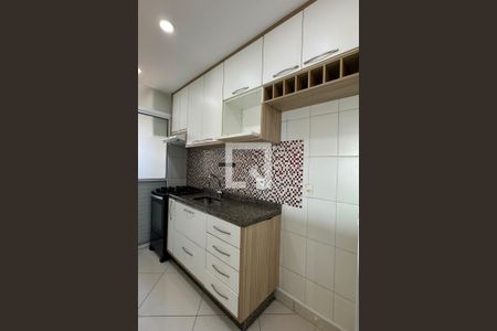 Cozinha de apartamento à venda com 3 quartos, 80m² em Jardim Tupanci, Barueri