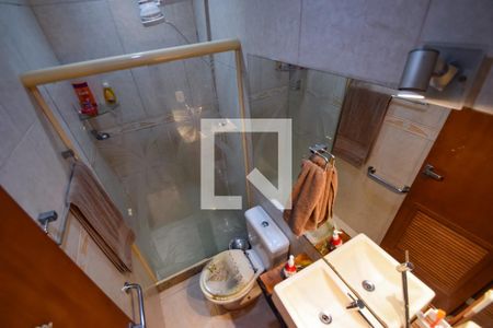 Casa de condomínio à venda com 180m², 4 quartos e 2 vagasBanheiro Social