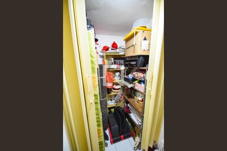 Casa de condomínio à venda com 180m², 4 quartos e 2 vagasQuarto de Serviço