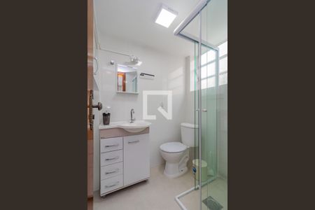 Banheiro de kitnet/studio para alugar com 1 quarto, 29m² em Farroupilha, Porto Alegre