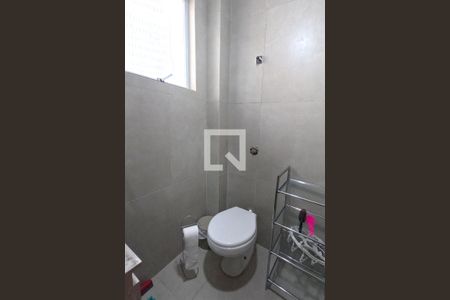 Banheiro de kitnet/studio para alugar com 1 quarto, 45m² em José Menino, Santos