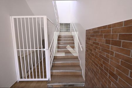 Escada de acesso  de apartamento para alugar com 2 quartos, 80m² em Setor Pedro Ludovico, Goiânia