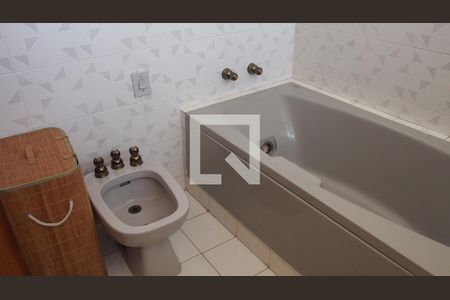 Apartamento à venda com 247m², 4 quartos e 3 vagasBanheiro