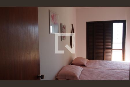 Apartamento à venda com 247m², 4 quartos e 3 vagasQuarto 