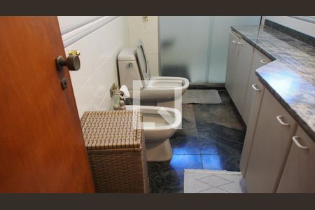 Apartamento à venda com 247m², 4 quartos e 3 vagasBanheiro