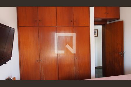 Apartamento à venda com 247m², 4 quartos e 3 vagasQuarto 