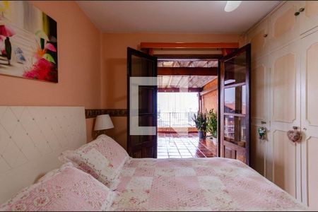 Casa à venda com 234m², 4 quartos e 2 vagasSuíte