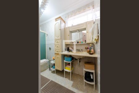 Casa à venda com 234m², 4 quartos e 2 vagasBanheiro da suíte