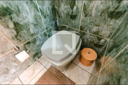 Casa à venda com 234m², 4 quartos e 2 vagasBanheiro de serviço