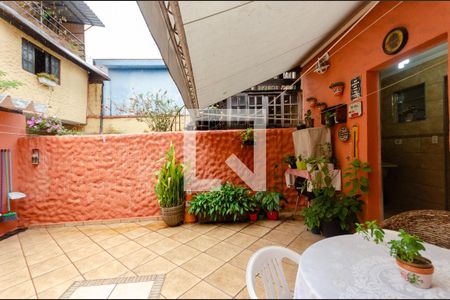 Casa à venda com 234m², 4 quartos e 2 vagasQuintal