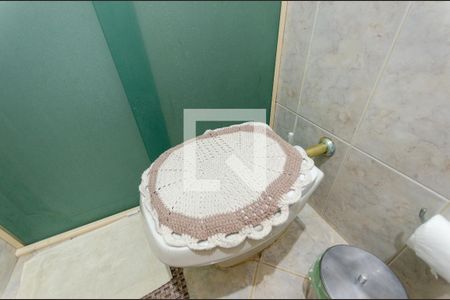 Casa à venda com 234m², 4 quartos e 2 vagasBanheiro da suíte