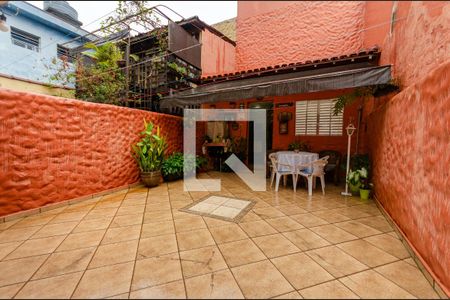 Casa à venda com 234m², 4 quartos e 2 vagasQuintal