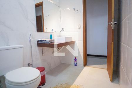 Casa de condomínio para alugar com 366m², 5 quartos e 4 vagasBanheiro Social