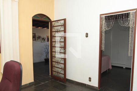 Sala de casa à venda com 5 quartos, 360m² em Planalto, Belo Horizonte