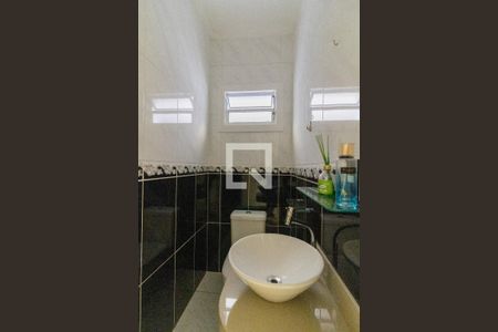 Lavabo de casa para alugar com 4 quartos, 150m² em Jardim Santa Clara, Guarulhos