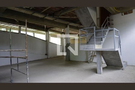 Casa de condomínio à venda com 220m², 3 quartos e 5 vagasGaragem Coberta / Entrada Privativa