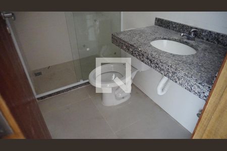 Casa de condomínio à venda com 220m², 3 quartos e 5 vagasBanheiro - Quarto 3 / Suite
