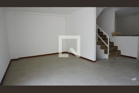 Casa de condomínio à venda com 220m², 3 quartos e 5 vagasSala