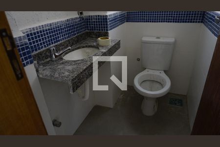 Casa de condomínio à venda com 220m², 3 quartos e 5 vagasLavabo
