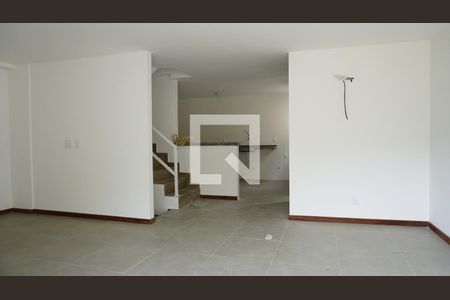 Casa de condomínio à venda com 220m², 3 quartos e 5 vagasSala
