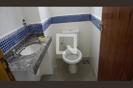 Casa de condomínio à venda com 220m², 3 quartos e 5 vagasLavabo