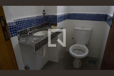 Casa de condomínio à venda com 220m², 3 quartos e 5 vagasLavabo