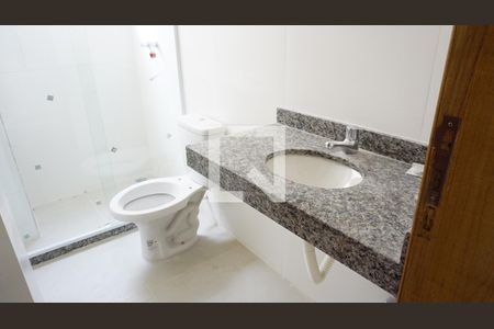 Casa de condomínio à venda com 220m², 3 quartos e 5 vagasBanheiro