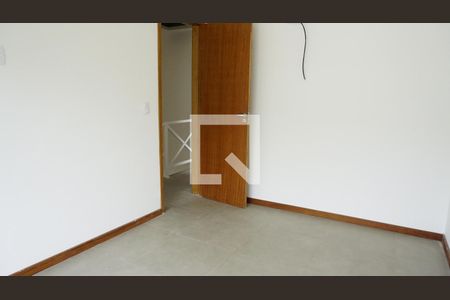 Casa de condomínio à venda com 220m², 3 quartos e 5 vagasQuarto 2