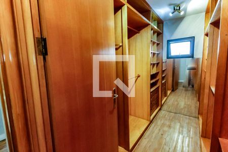 Apartamento para alugar com 259m², 5 quartos e 4 vagas Apartamento para alugar com 259m², 5 quartos e 4 vagasCloset da suíte 2