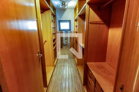 Apartamento para alugar com 259m², 5 quartos e 4 vagas Apartamento para alugar com 259m², 5 quartos e 4 vagasCloset da suíte 2