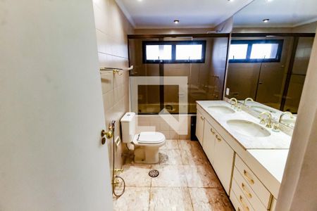 Apartamento para alugar com 259m², 5 quartos e 4 vagas Apartamento para alugar com 259m², 5 quartos e 4 vagasBanheiro da Suíte 2