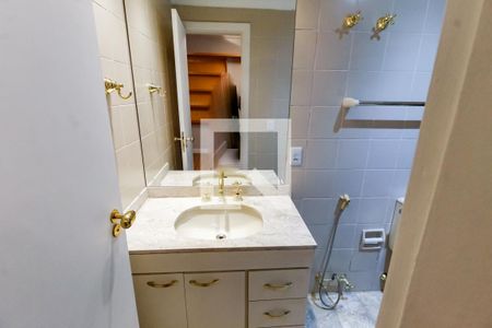 Apartamento para alugar com 259m², 5 quartos e 4 vagas Apartamento para alugar com 259m², 5 quartos e 4 vagasBanheiro da Suíte 3
