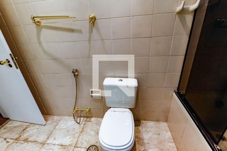 Apartamento para alugar com 259m², 5 quartos e 4 vagas Apartamento para alugar com 259m², 5 quartos e 4 vagasBanheiro da Suíte 2