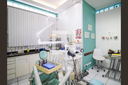 Casa à venda com 300m², 3 quartos e 3 vagasConsultório