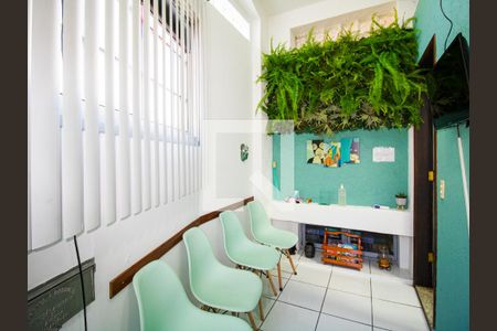 Casa à venda com 300m², 3 quartos e 3 vagasConsultório