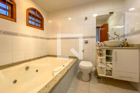 Casa à venda com 290m², 3 quartos e 3 vagasBanheiro da Suíte