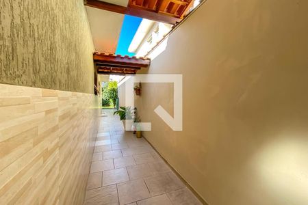 Casa à venda com 290m², 3 quartos e 3 vagasCorredor Lateral