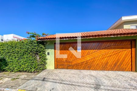 Casa à venda com 290m², 3 quartos e 3 vagasFachada