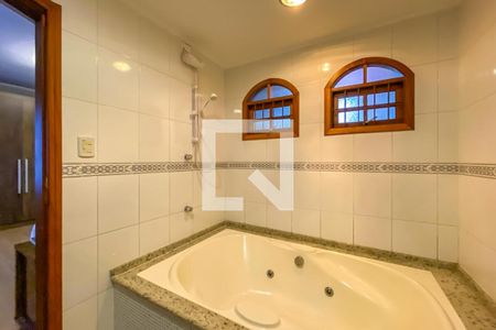 Casa à venda com 290m², 3 quartos e 3 vagasBanheiro da Suíte