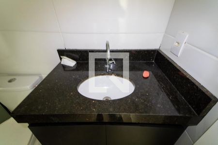 Banheiro de casa para alugar com 1 quarto, 30m² em Vila Santa Clara, São Paulo