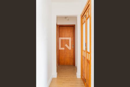 Corredor de apartamento à venda com 1 quarto, 49m² em Cristal, Porto Alegre