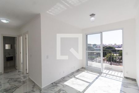 Sala e Cozinha Integrada  de apartamento para alugar com 2 quartos, 38m² em Vila Ré, São Paulo