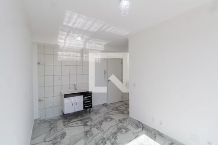 Sala e Cozinha Integrada  de apartamento para alugar com 2 quartos, 38m² em Vila Ré, São Paulo