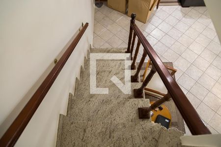 Casa à venda com 95m², 3 quartos e 2 vagasCorredor - Escada