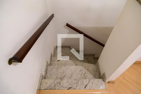 Casa à venda com 95m², 3 quartos e 2 vagasCorredor - Escada