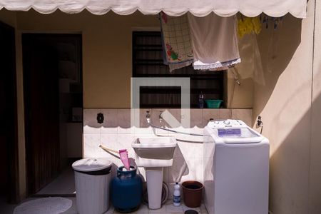 Casa à venda com 95m², 3 quartos e 2 vagasQuintal e Área de Serviço - Detalhe