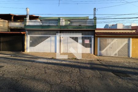 Casa à venda com 142m², 3 quartos e 2 vagasFachada