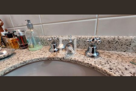 Apartamento à venda com 170m², 3 quartos e 3 vagasBanheiro Quarto 1 suíte