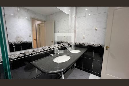 Apartamento à venda com 102m², 2 quartos e 1 vaga Apartamento à venda com 102m², 2 quartos e 1 vagaBanheiro